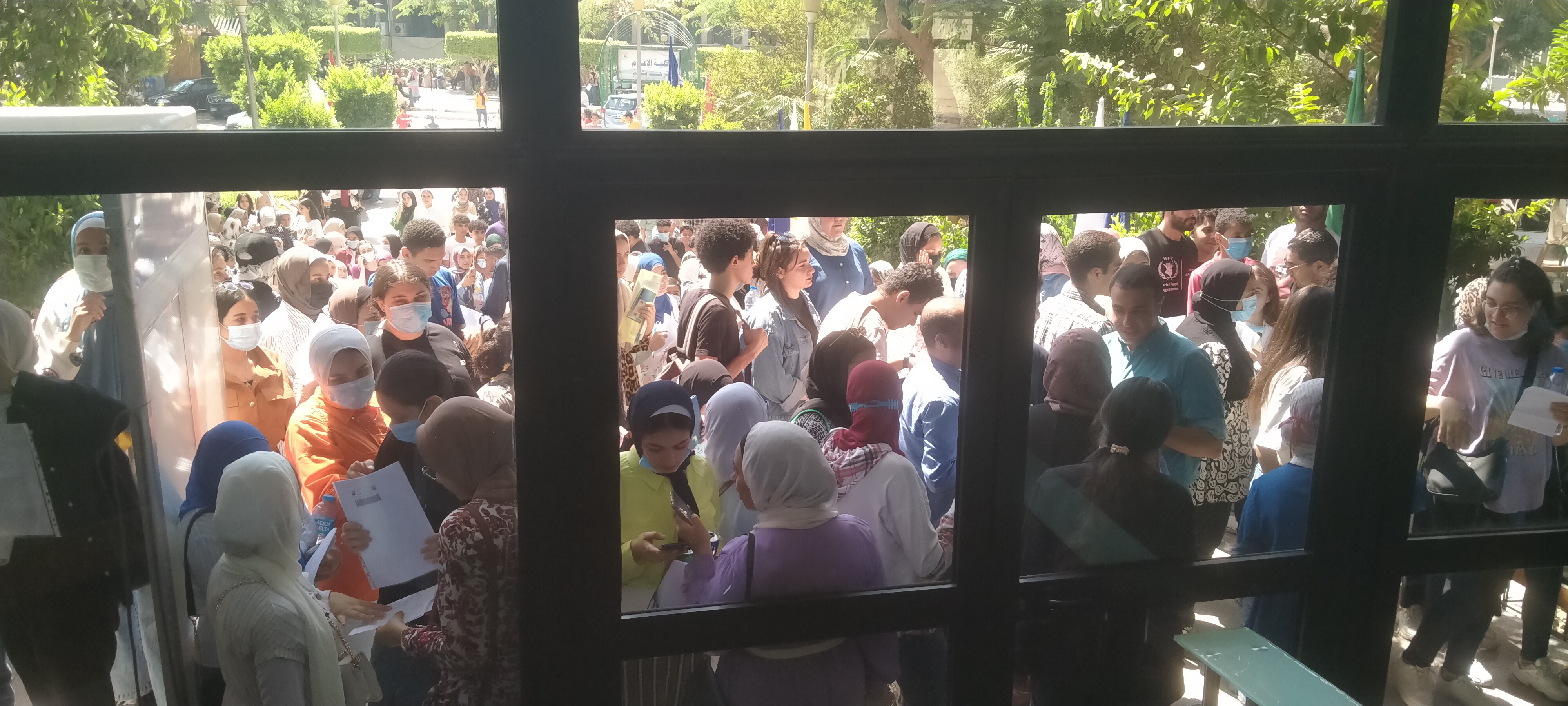 توافد طلاب الثانوية العامة على اعلام القاهرة لأداء اختبارات القدرات توافد طلاب الثانوية العامة على اعلام القاهرة لأداء اختبارات القدرات