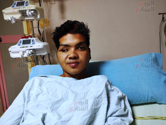 خلال-تلقيه-العلاج-بالمستشفى-(5)