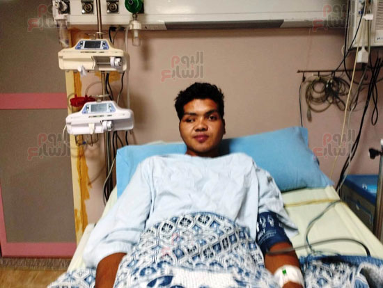 الشاب-إبراهيم-محمود-بالمستشفى-(5)