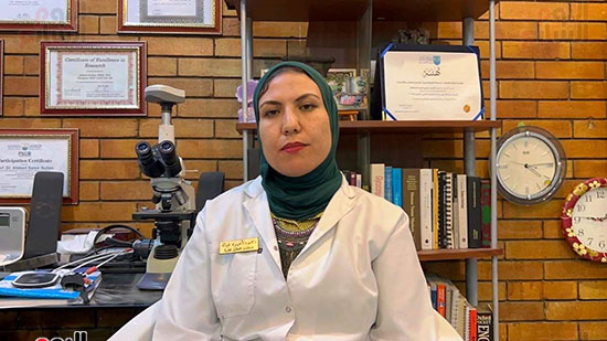 الدكتورة-أميرة-فياله-أحد-أعضاء-الفريق-البحثى--فى-معمل-بحوث-السرطان-بكلية-العلوم-جامعة-الإسكندرية--(2)