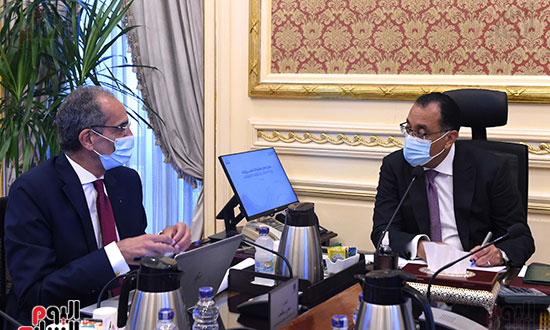 اجتماع رئيس الوزراء مع وزير الاتصالات (5)
