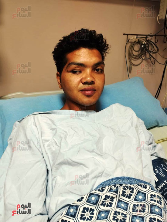 خلال-تلقيه-العلاج-بالمستشفى-(1)