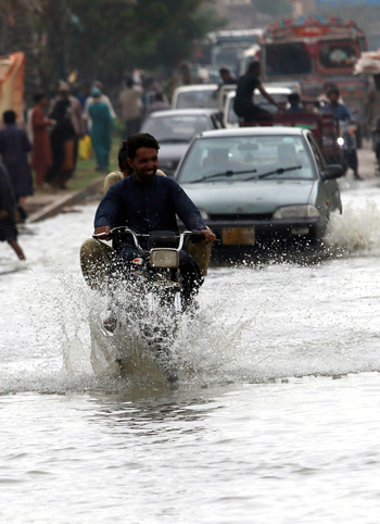أمطار موسمية غزيرة في كراتشي