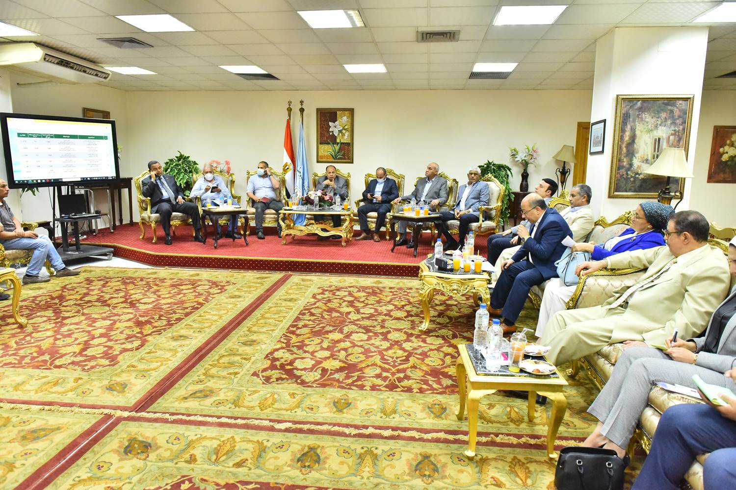 محافظ أسيوط يواصل لقاءاته بأعضاء النواب والشيوخ (11)