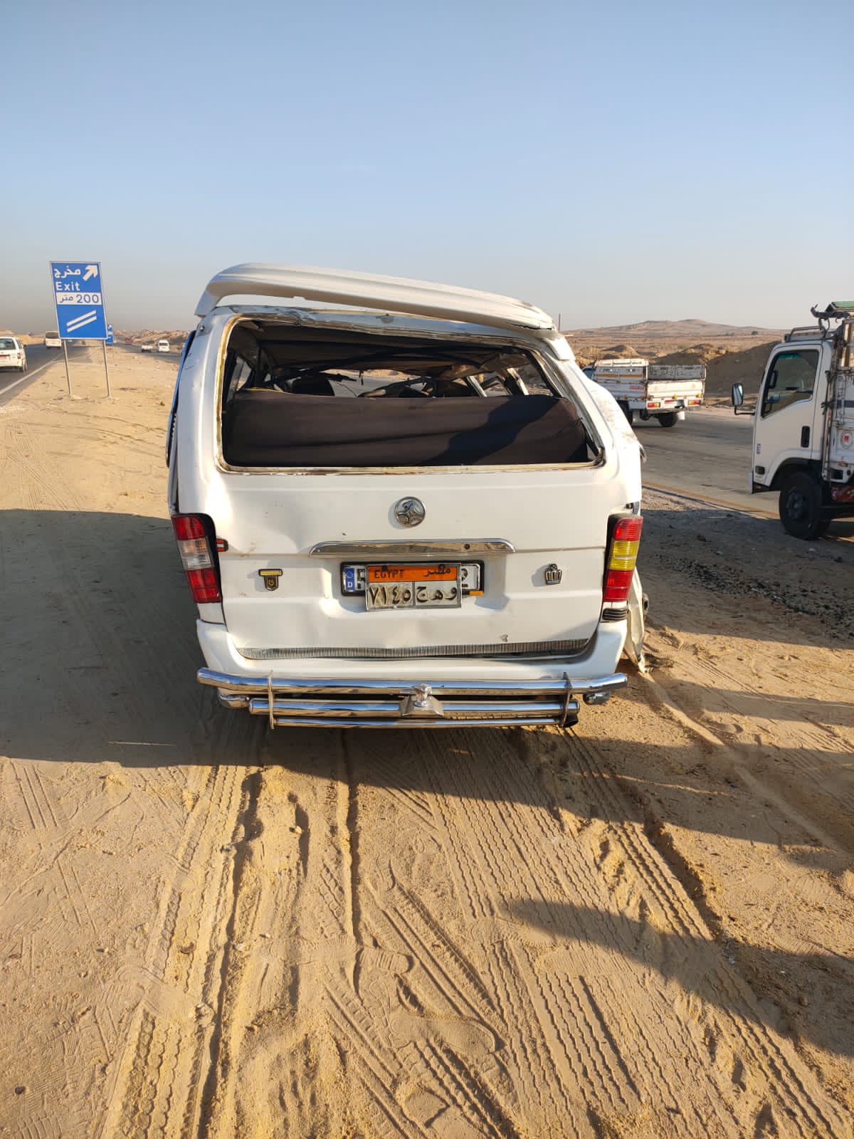 حادث إنقلاب ميكروباص بطريق القاهرة أسيوط الغربى (3)