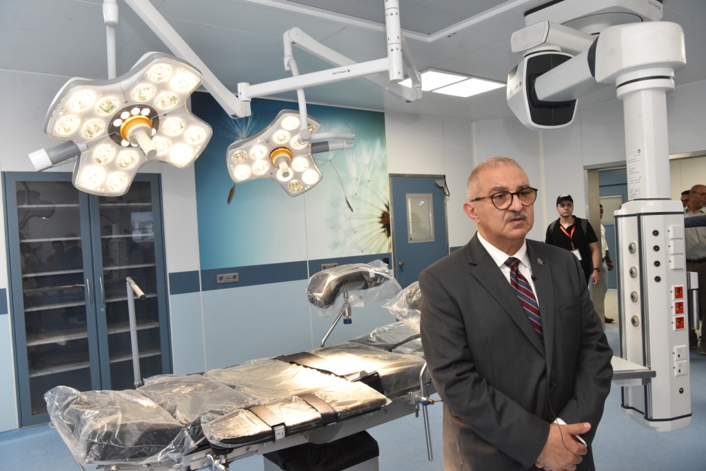 رئيس جامعة أسيوط يفتتح أول مركز طبى تدريبي متخصص في جراحة اليد والجراحات الميكروسكوبية (25)
