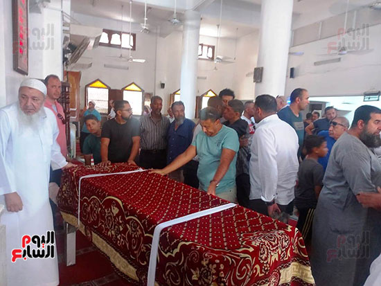 صلاة الجنازة على والدة الكابتن محمد حمص بالإسماعيلية (14)