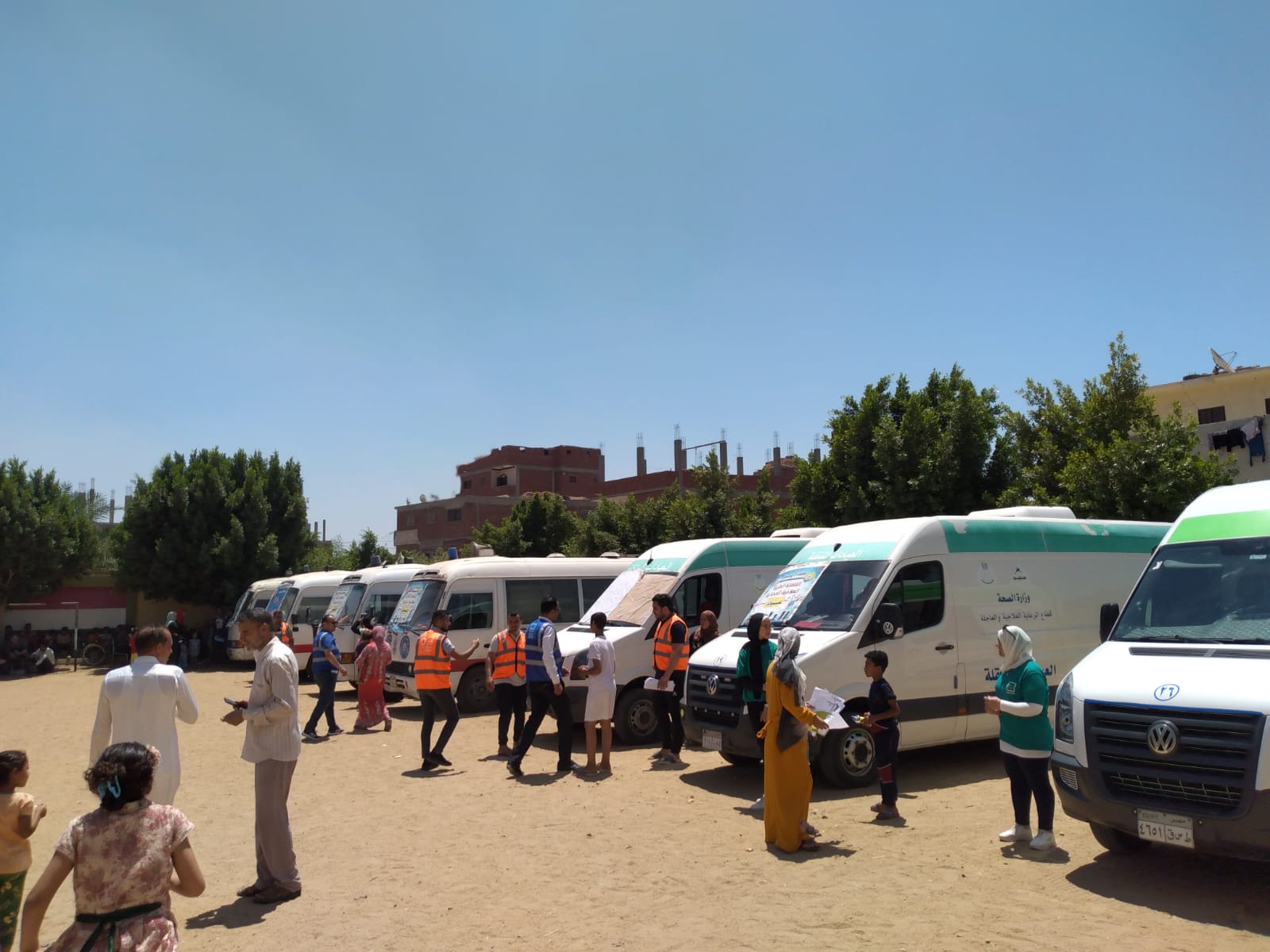  قافلة طبية مجانية بمدرسة المرزوقية بقرية الشروق (1)