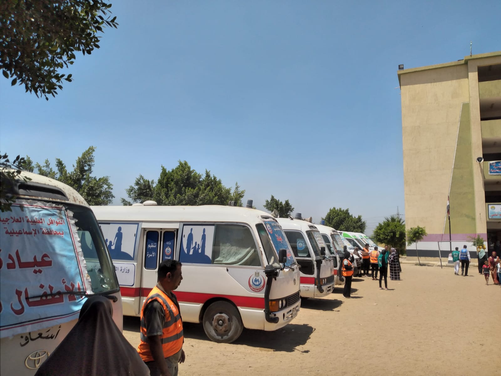  قافلة طبية مجانية بمدرسة المرزوقية بقرية الشروق (4)
