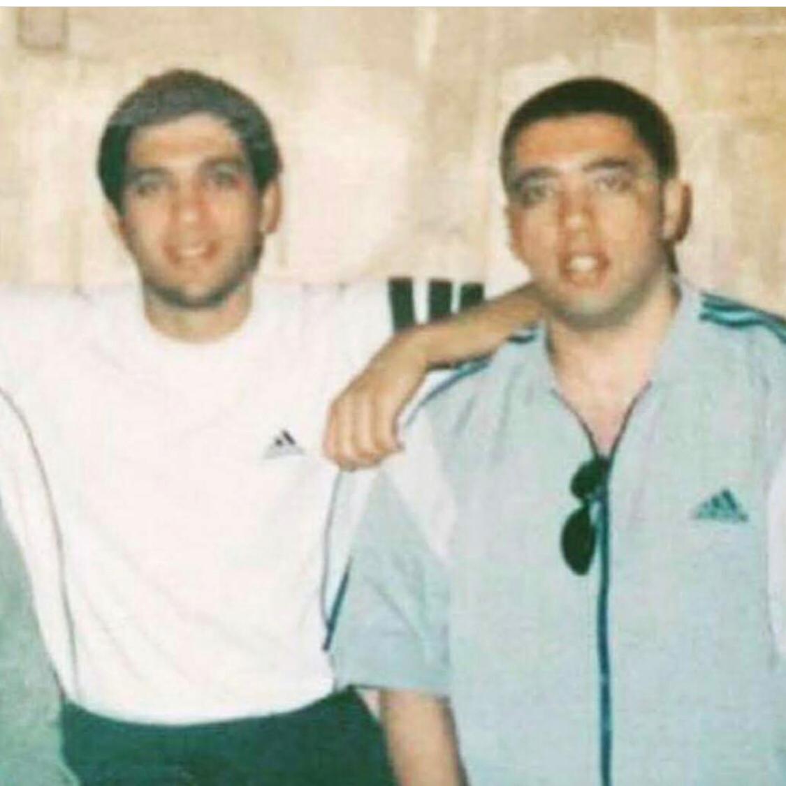 صورة من ألبوم الذكريات تجمع حسن الرداد مع شقيقه الراحل فادى