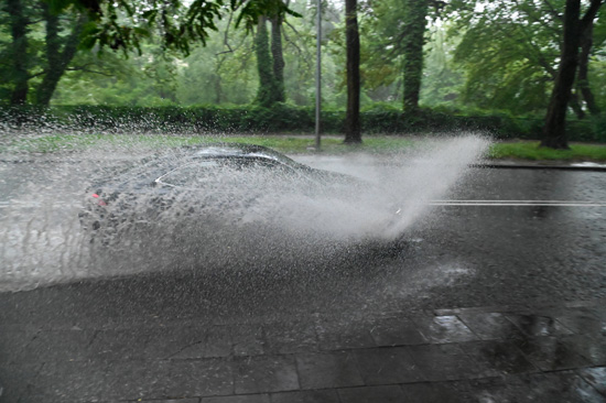 رخات من المياه الشديدة على شوارع بولندا