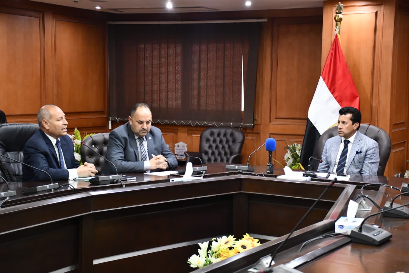 وزير الرياضة يبحث آخر استعدادات استضافة مصر لبطولة العالم للسلاح (2)