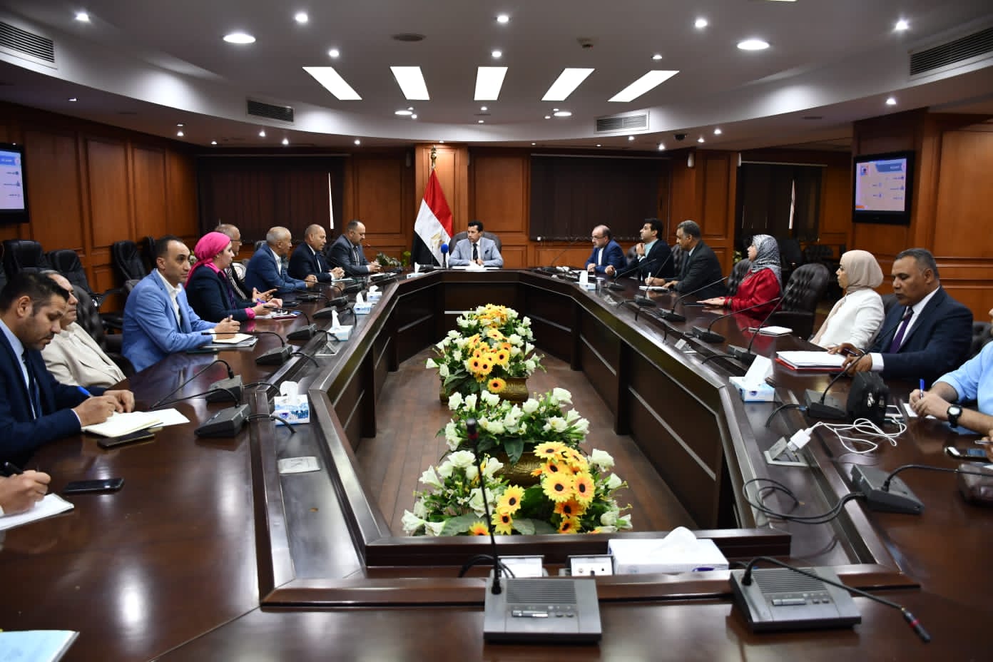 وزير الرياضة يبحث آخر استعدادات استضافة مصر لبطولة العالم للسلاح (4)