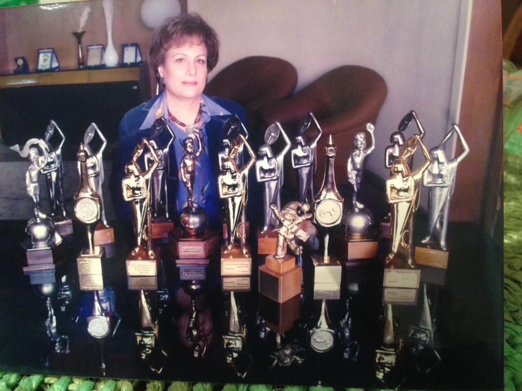 شويكار خليفة مع جوائزها