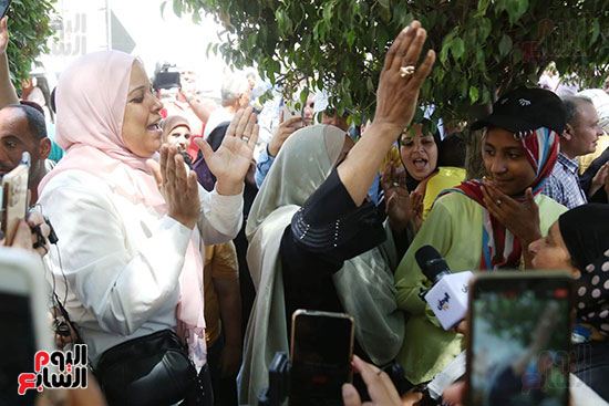 زغاريد بعد الحكم بإعدام قاتل الطالبة نيرة (7)