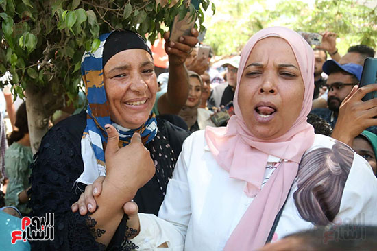 زغاريد بعد الحكم بإعدام قاتل الطالبة نيرة (3)