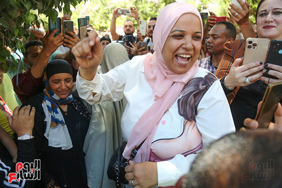 زغاريد بعد الحكم بإعدام قاتل الطالبة نيرة (5)