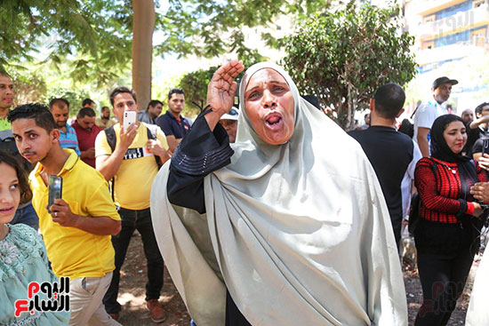 زغاريد بعد الحكم بإعدام قاتل الطالبة نيرة (4)