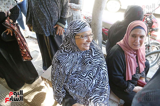 زغاريد بعد الحكم بإعدام قاتل الطالبة نيرة (2)