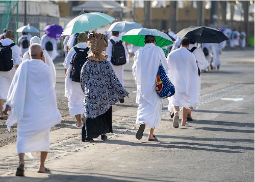الحجاج يتوافدون على مشعر منى