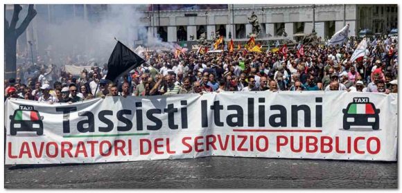 احتجاجات فى ايطاليا