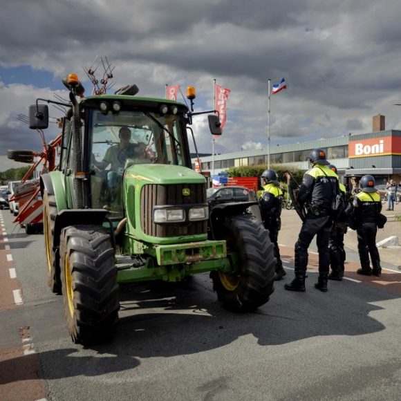 احتجاجات فى هولندا