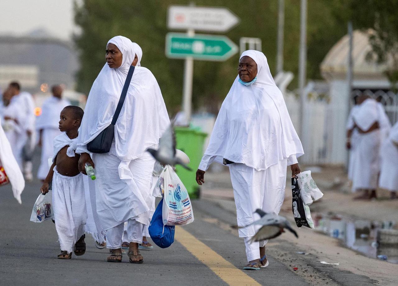 توافد الحجاج إلى صعيد عرفات توافد الحجاج إلى صعيد عرفات