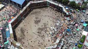 انهيار مدرج فى ملعب بكولومبيا اثناء مصارعة الثيران