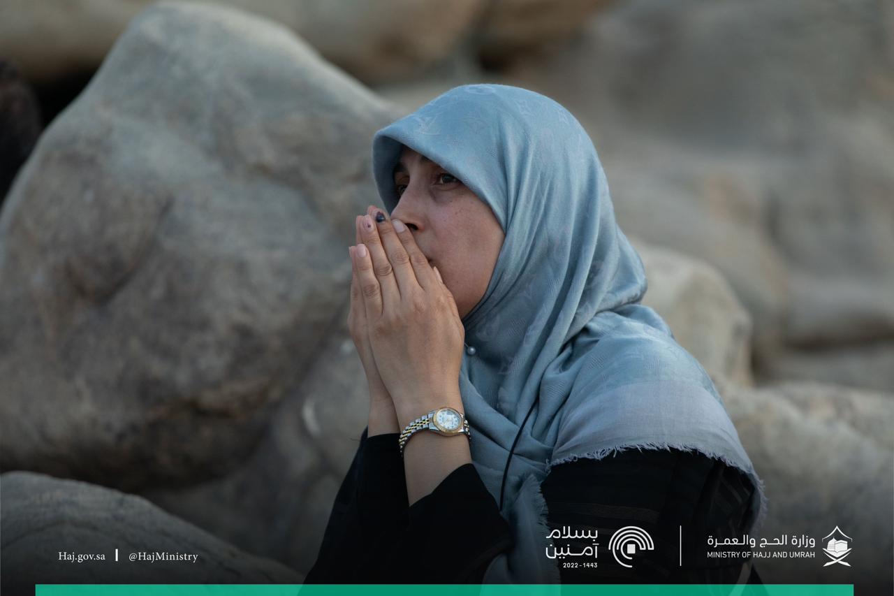 خشوع على جبل عرفات خشوع على جبل عرفات