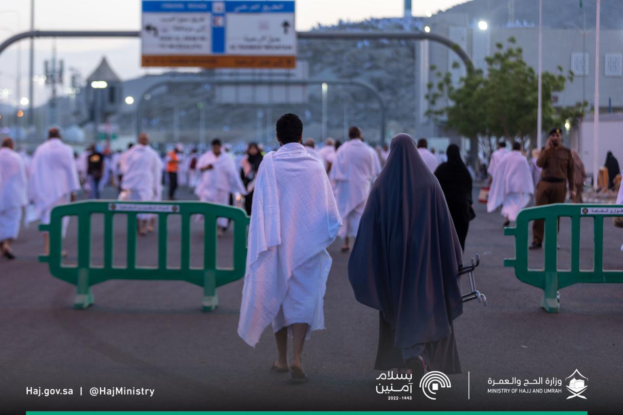 الحجاج فى طريقهم إلى جبل عرفات الحجاج فى طريقهم إلى جبل عرفات