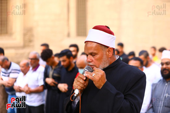 المصلين بمسجد السلطان حسن (8)