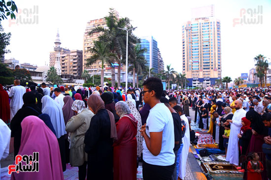  صلاة عيد الاضحى بمسجد مصطفى محمود (9)