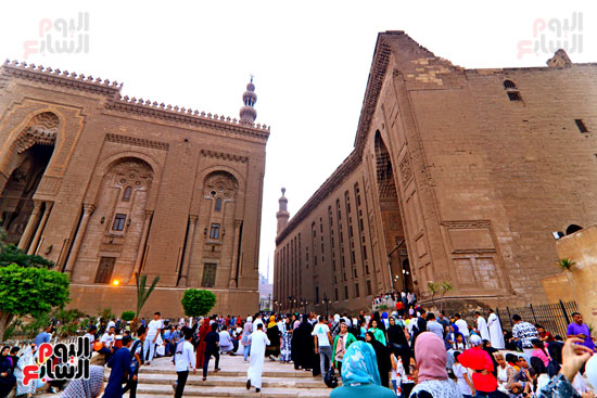 المصلين بمسجد السلطان حسن (31)