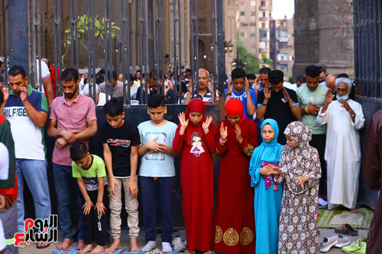 المصلين بمسجد السلطان حسن (17)