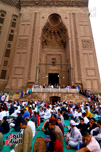 المصلين بمسجد السلطان حسن (33)