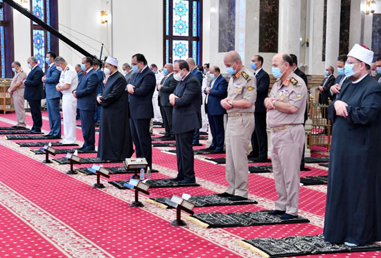 الرئيس السيسي يؤدي صلاة عيد الأضحى
