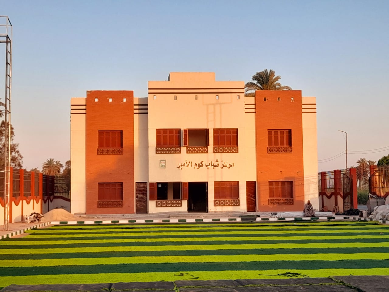 مشروعات المبادرة الرئاسية حياة كريمة فى قرى أسوان (9)