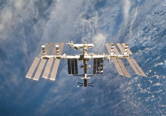 محطة الفضاء الدولية التي تم تصويرها من قبل طاقم البعثة 56 من مركبة الفضاء سويوز بعد فكها