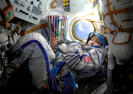 سائح الفضاء أنوشه أنصاري أثناء توجهه إلى محطة الفضاء الدولية