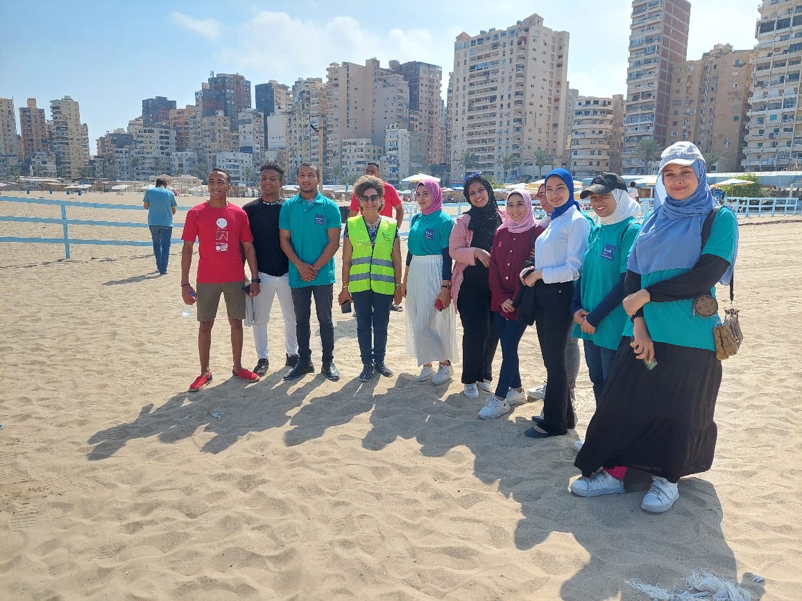 مبادرات لتنظيف الشواطئ بمشاركة ذوي الهمم (8)