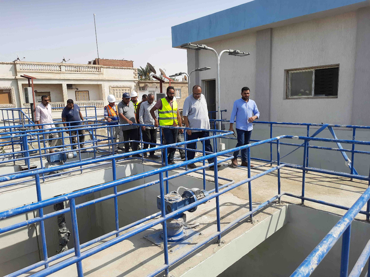 جانب من التشغيل التجريبى واطلاق التيار لمحطة مياه بيت علام بجرجا  (2)