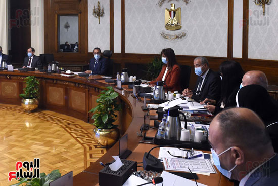 رئيس الوزراء يترأس اجتماع لجنة إدارة الأزمة الروسية الأوكرانية   (4)