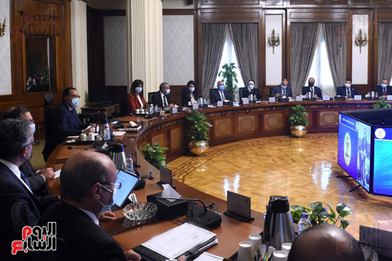 رئيس الوزراء يترأس اجتماع لجنة إدارة الأزمة الروسية الأوكرانية   (6)