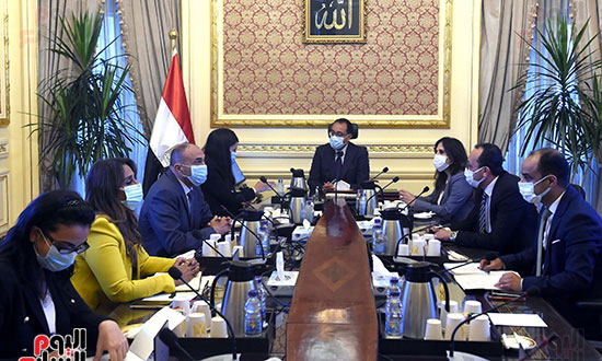 رئيس الوزراء يستعرض مع وزيرة التعاون الدولي محاور برنامج نُوَفِّي للتمويل (1)