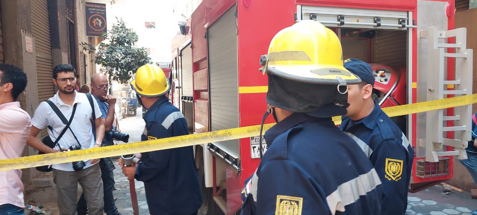 بطولة رجال الإطفاء فى حريق كنيسة أبو سيفين بالمنيرة  (2)