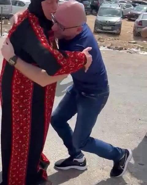 الأسير الفلسطيني لحظة لقاء أمه