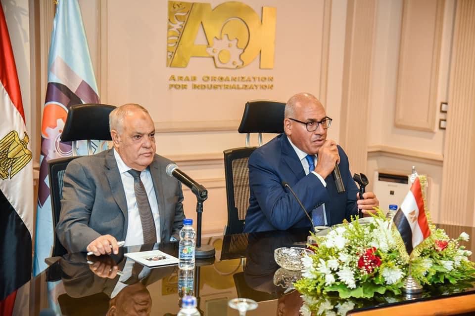 رئيس العربية للتصنيع يجتمع بالرئيس السابق ويقدم له الشكر  (2)