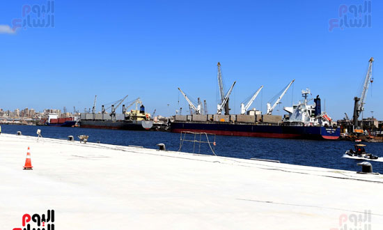 رئيس الوزراء يتفقد ميناء الاسكندرية (38)