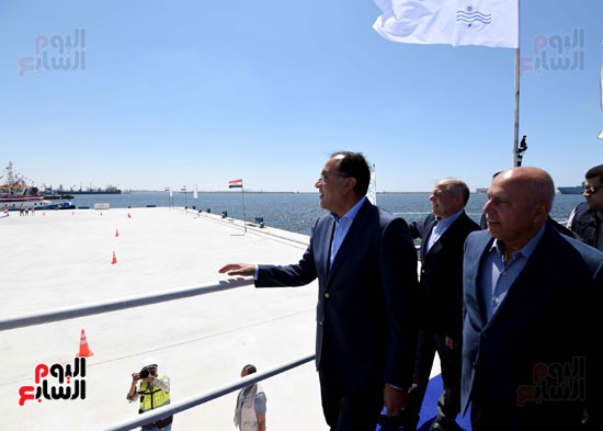 رئيس الوزراء يتفقد ميناء الاسكندرية (28)