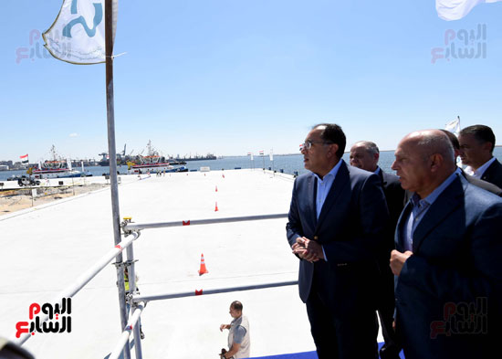 رئيس الوزراء يتفقد ميناء الاسكندرية (31)